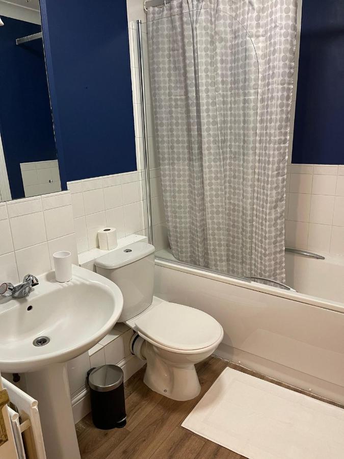 Stunning Studio Flat - Free Parking - 3 Min From Sutton Station Apartman Kültér fotó
